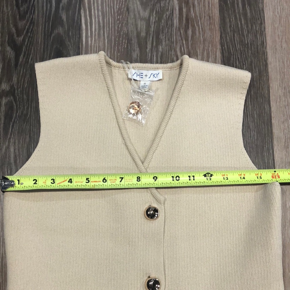 She + Sky Cream V-Neck Sweater Vest - Picture 10 of 12